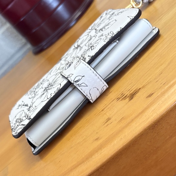 NEW Vera Bradley Black & White Leather Phone Wristlet Wallet Bloom Cottage Cream - Picture 6 of 14